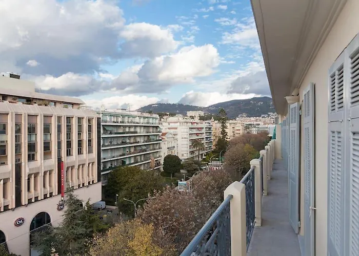 Duplex Avenue Jean-medecin * Nice